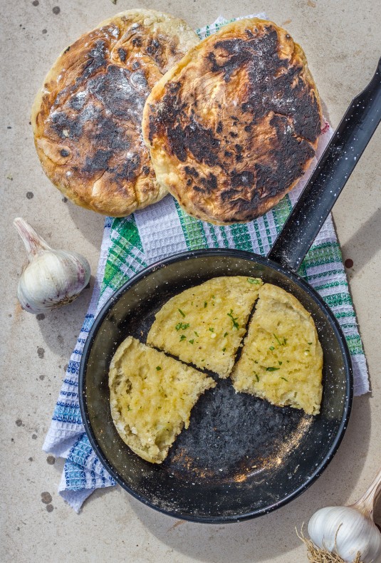 Bolo do Caco - Hvidløgsbrød fra madeire - mikkel bækgaards madblog