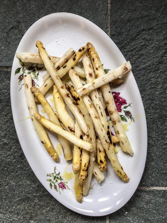 Grillede hvide asparges - Mikkels Madblog